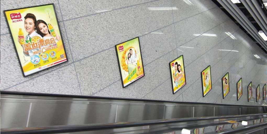 地铁扶梯侧墙广告